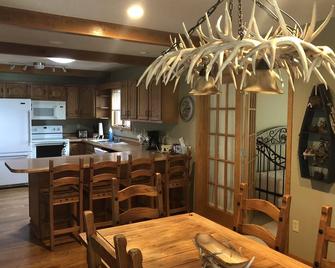 Cabin on Big Sand Lake - 4 Bedroom, 2 Bath, Sandy Beach, Secluded, Modern - Park Rapids - Кухня