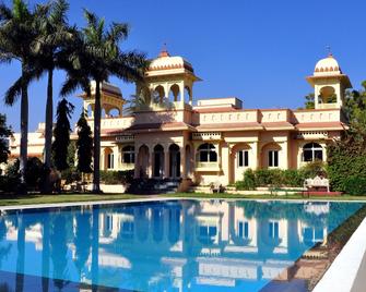 Rajputana Udaipur - A jüSTa Resort - Udaipur - Pool