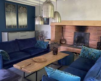 Spacious, Modern Family House - With Swimming Pool - Durfort-Lacapelette - Sala de estar