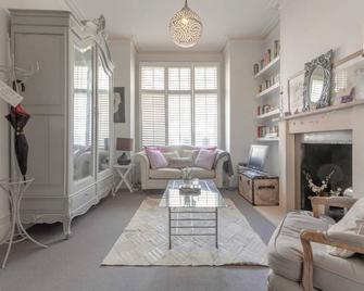 Stylish Apartment near Battersea Park - London - Living room