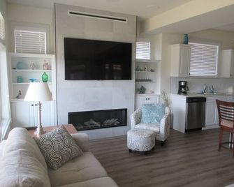 Lakeside Getaway - Osoyoos - Salon