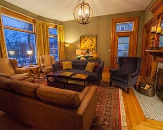 Fairholm Boutique Inns - Charlottetown - Wohnzimmer