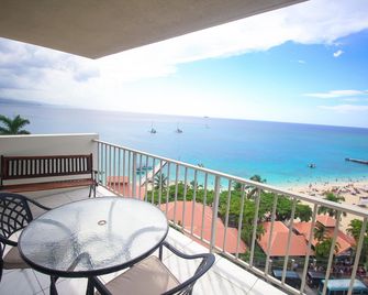 Montego Bay Club Beach Resort - מונטגו ביי - מרפסת