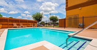 Best Western Plus Hobby Airport Inn & Suites - Houston - Svømmebasseng