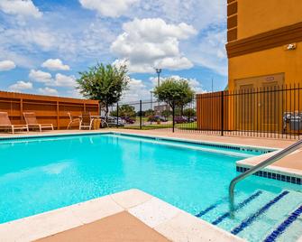 Best Western Plus Hobby Airport Inn & Suites - Houston - Zwembad