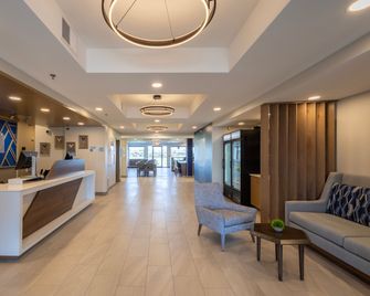 Holiday Inn Express & Suites Sioux Center By IHG - Sioux Center - Building