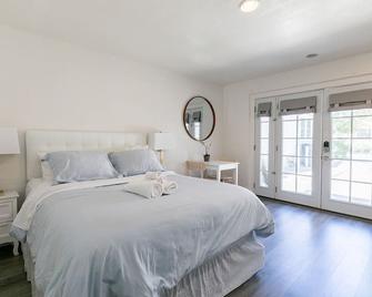 Fully Furnished Studio in East Sac / Steps Away from Several Hospitals - סקרמנטו - חדר שינה