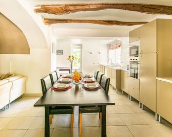 300 Year Old Provencal Mas with Floodlit, Tennis Court and Large Private Pool - Goudargues - Comedor