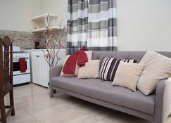 Justinn Apartments - Gros Islet - Living room