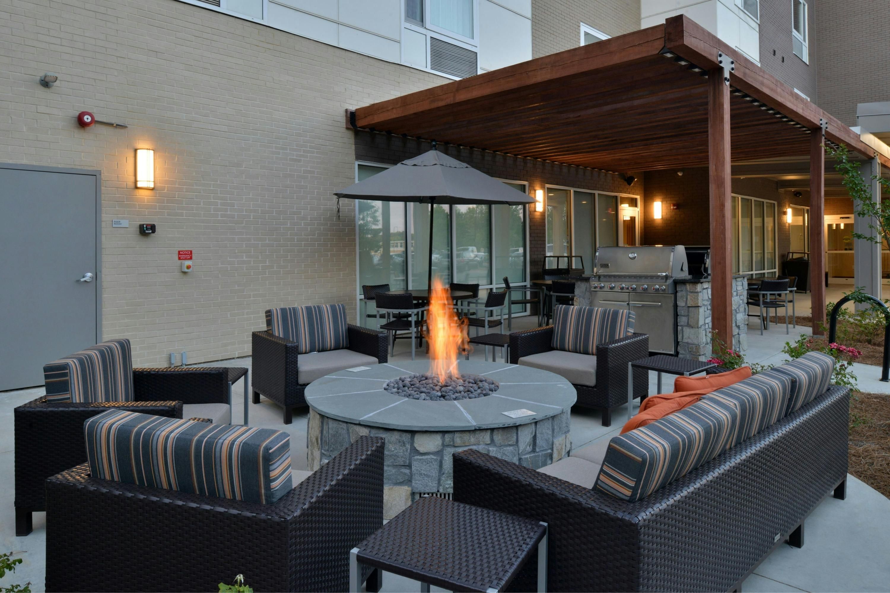 TownePlace Suites by Marriott Raleigh-Durham Airport/Morrisville - Morrisville - Innenhof