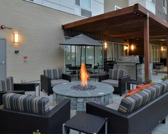 TownePlace Suites by Marriott Raleigh-Durham Airport/Morrisville - Morrisville - Terasa