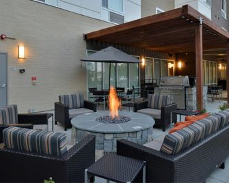 TownePlace Suites by Marriott Raleigh-Durham Airport/Morrisville - Morrisville - Innenhof