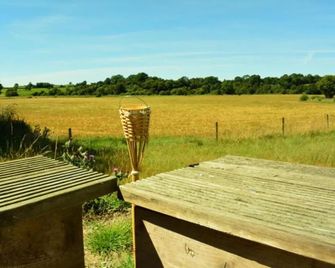 2 Bed Pod Cabin-Sleeps 2-Pets-Garden-Mtn View - Omagh