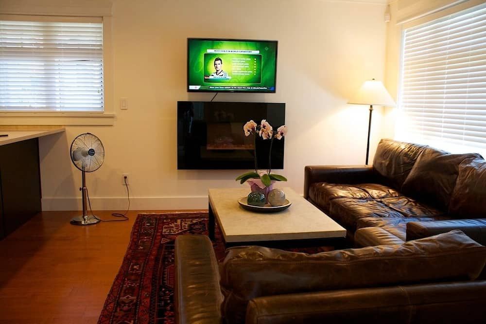 3 bedroom, 3.5 bath Kitsilano Custom Build - sleeps 6+ - ונקובר - סלון