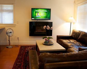 3 bedroom, 3.5 bath Kitsilano Custom Build - sleeps 6+ - Vancouver - Sala