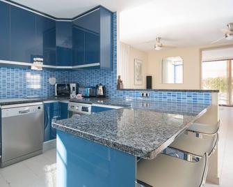 Deluxe House With A View - Private Pool - Fortuna - Kitchen