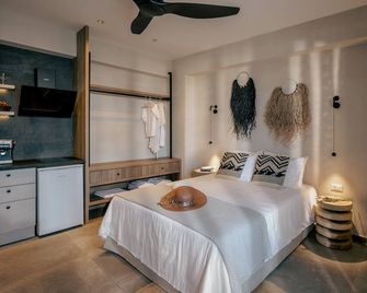 Casa D'Oro Suites by Estia 'Adults Only' - Perama - Slaapkamer