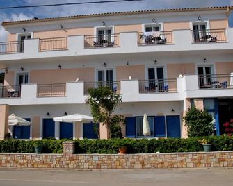 Kalypso Hotel - Poros - Gebouw
