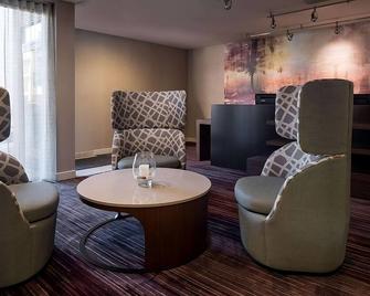 2 Tranquil Rooms Perfect for Exploring LA’s Top Attractions & Venues - El Segundo - Lounge