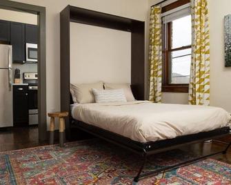 This is a studio apartment located close to downtown Roanoke. - Roanoke - Bedroom