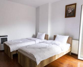 Hotel Park - פריסטינה - חדר שינה