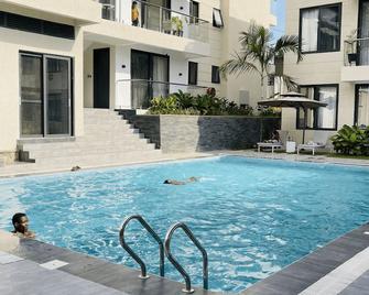 Step Apart Hotel - Kigali - Piscina