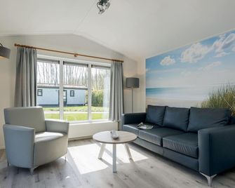 Restyled Single Storey Bungalow, Near the Sea on Texel - De Koog - Living room