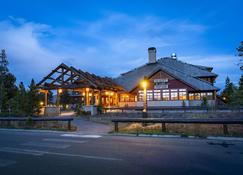 Old Faithful Snow Lodge & Cabins - West Thumb - Building