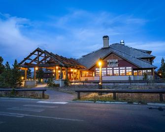 أولد فايثفول سنو لودج آند كابنز - داخل المتنزه - West Thumb - مبنى