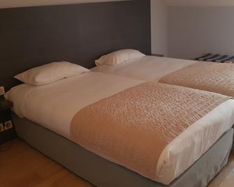 Hôtel Des Deux Forts - Salins-les-Bains - Schlafzimmer