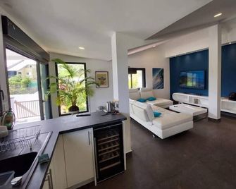 Villa Pluton - Meublé de tourisme 4 étoiles - Saint-Gilles les Bains - Salon