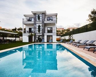Ruwais Otel - צזמה - בריכה