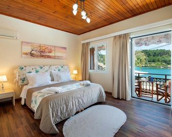 Nina Gaios Waterfront Apartment - Gaios - Bedroom