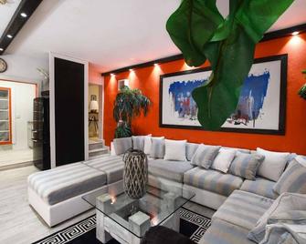 Orange Cottage - At Orange Hill - Nassau - Pokój dzienny