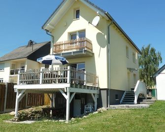 Stay With Garden in the Hunsruck - Stipshausen - Budova