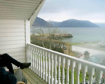 Holiday Home in Leikanger - Leikanger - Balcony
