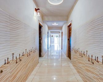 Classic With Twin Bed Sree Nitya Residency - Ellore - Hallway