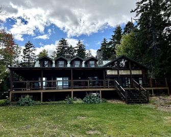 Log Cabin On Parlin Pond - West Forks - Building