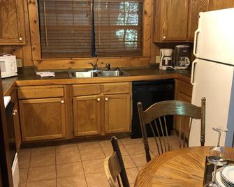 A Cabin In The Woods - Pigeon Forge - Cocina