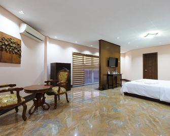 Japi Traveller's Hotel - Cauayan - Bedroom