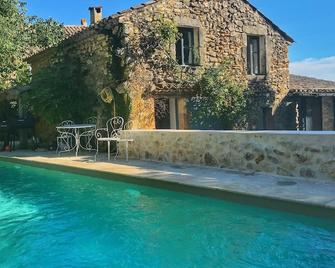 Stone Mazet with heated pool 15 minutes from Uzes - Lussan - Piscina
