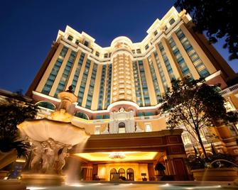 Four Seasons Hotel Macao - Macau - Building