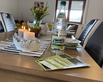 5-star apartment EG barrier-free, WiFi via DSL, Bad Brambach - Bad Brambach - Jídelna