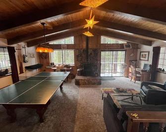 Sweet Retreat: Theater, Pool/Ping-Pong, Quiet! - Arnold - Sala de estar