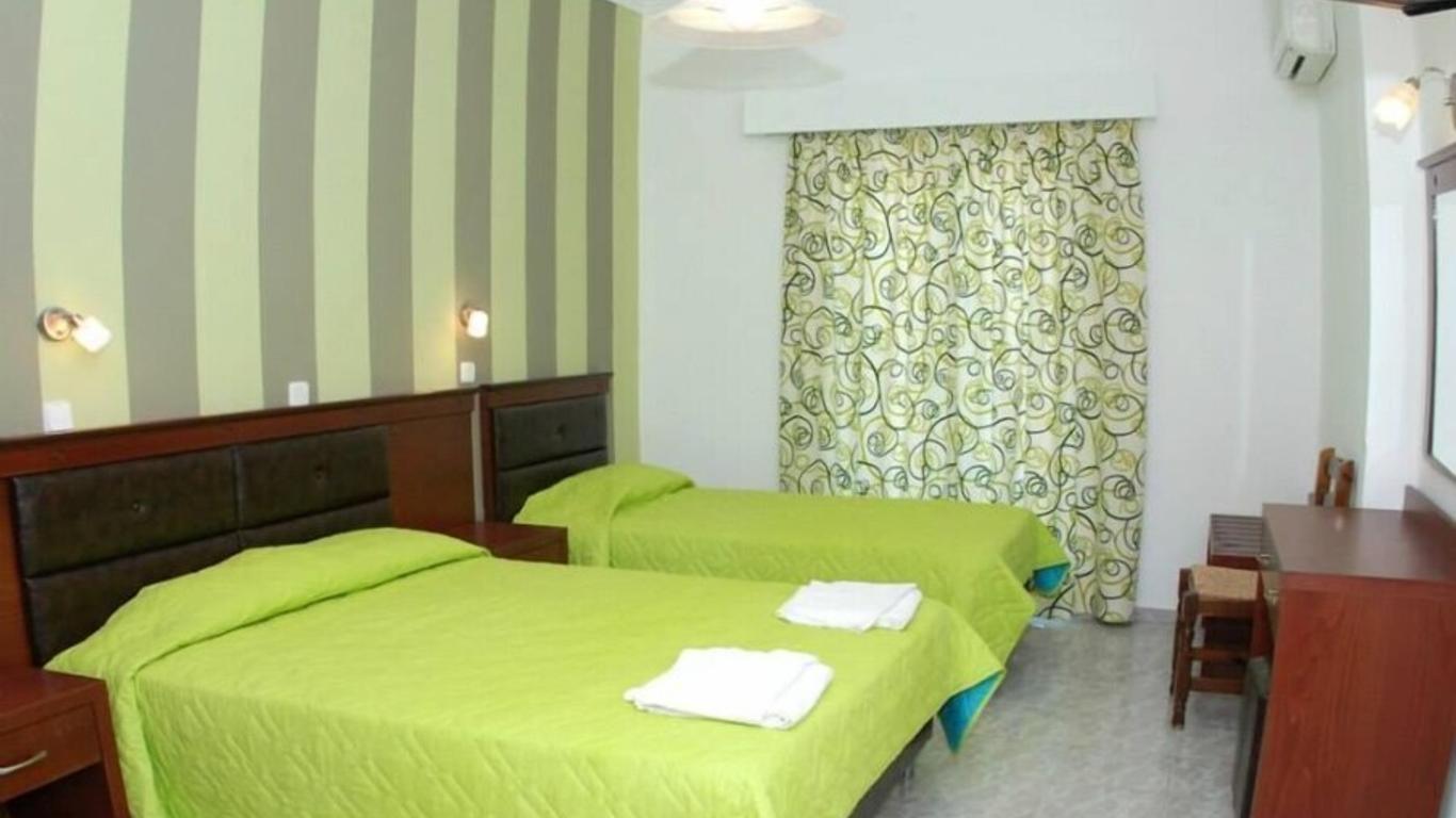 Amoudi Studios Apartments Hotel