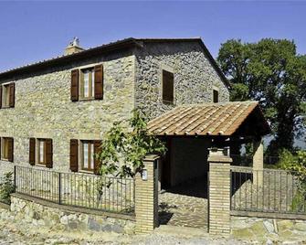 Le Querce - Torre Alfina - Edificio