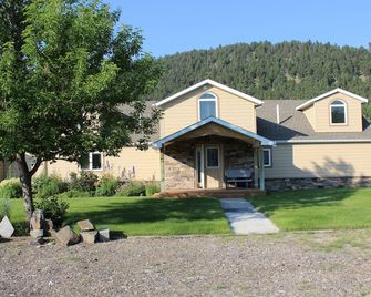Terrific 3-bedroom house on the beautiful Clark Fork River - Garrison - Edificio