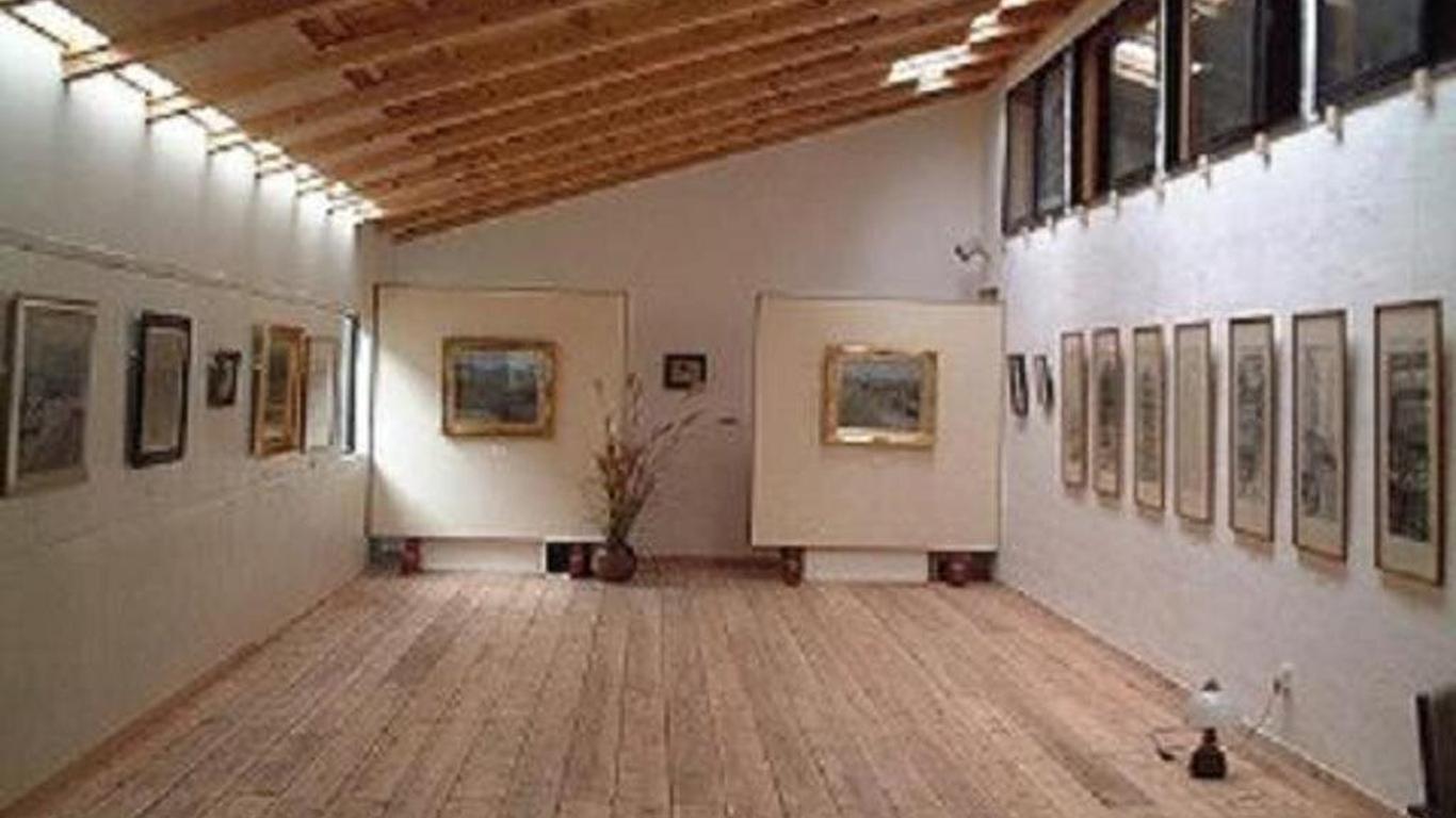 هومي إن إنيا