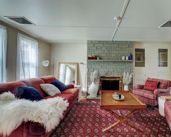 Charming Farmhouse barn in Palenville close to Saugerties, Woodstock, Hunter - Palenville - Living room