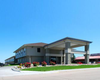 Econo Lodge Inn and Suites - Kearney - Building